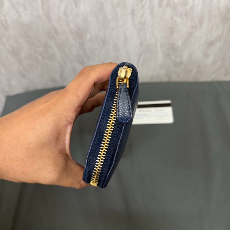 Prada防刮牛皮拉鍊長夾-2