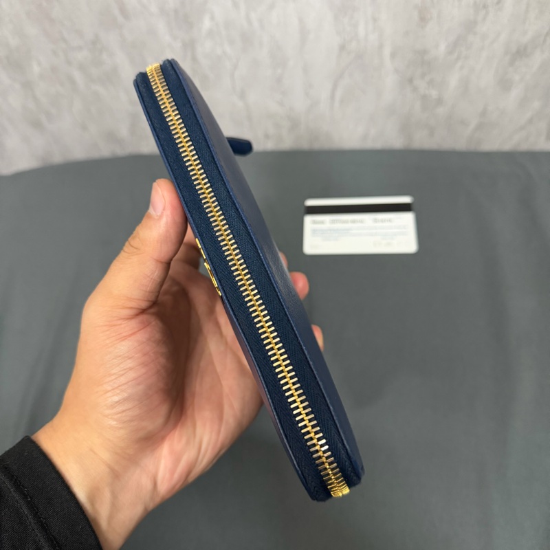 Prada防刮牛皮拉鍊長夾-3