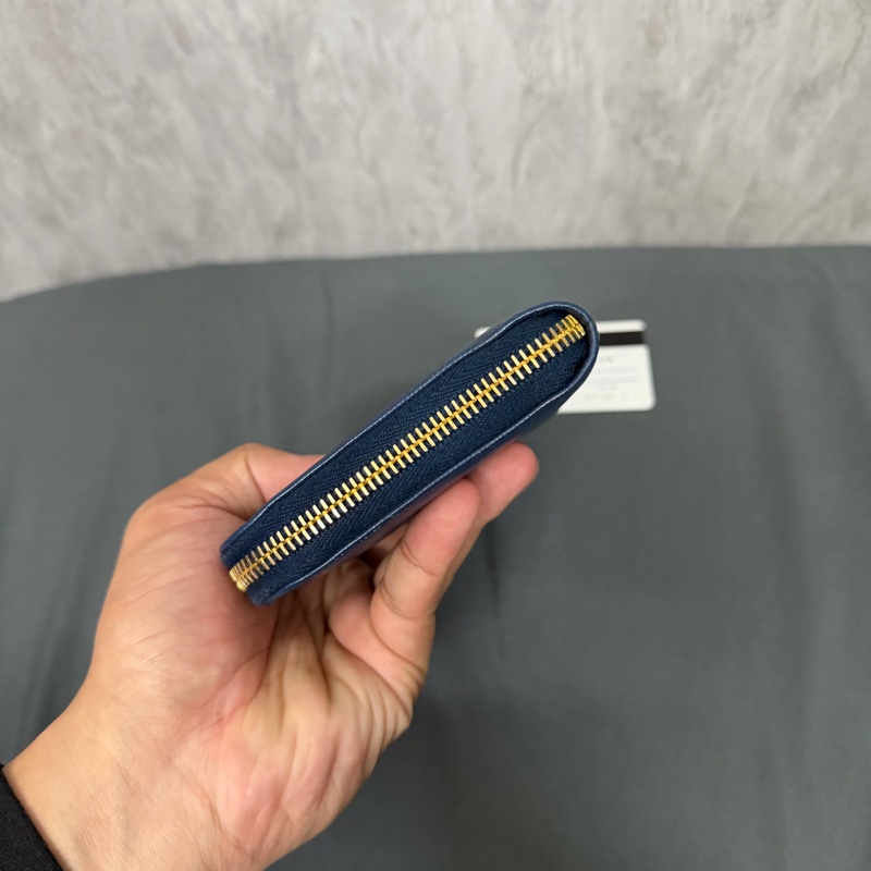 Prada防刮牛皮拉鍊長夾-4