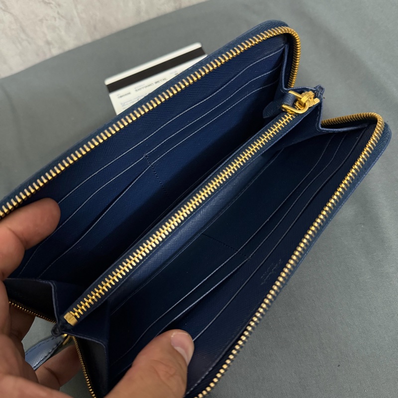 Prada防刮牛皮拉鍊長夾-6