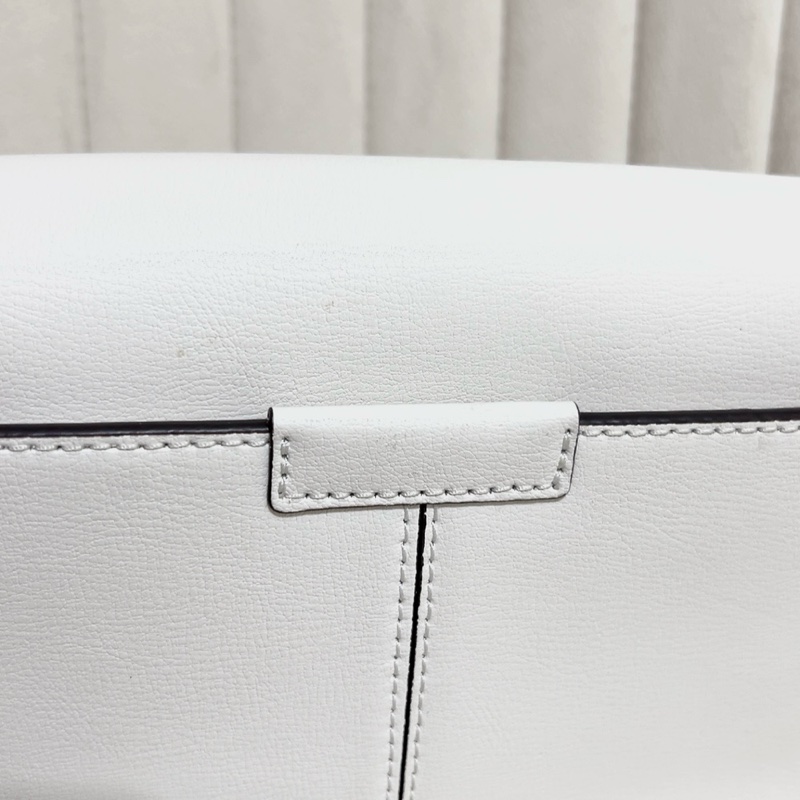 MICHAEL KOR＊原價8413＊SONIA 縷空MK磁釦翻蓋錬 帶肩背斜背二用包-奶油白/中-7