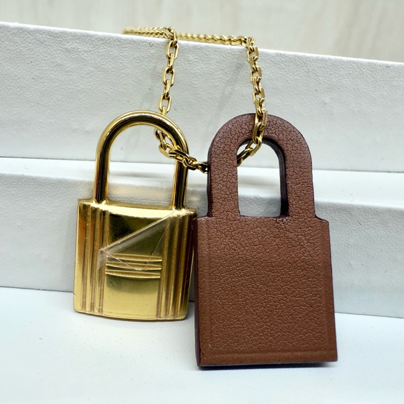 HERMES金色拚棕色皮革鎖頭造型OKelly系列項鍊-3