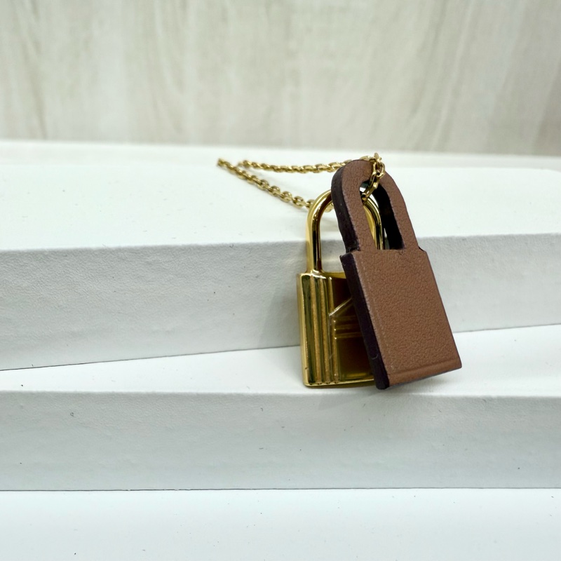 HERMES金色拚棕色皮革鎖頭造型OKelly系列項鍊-4