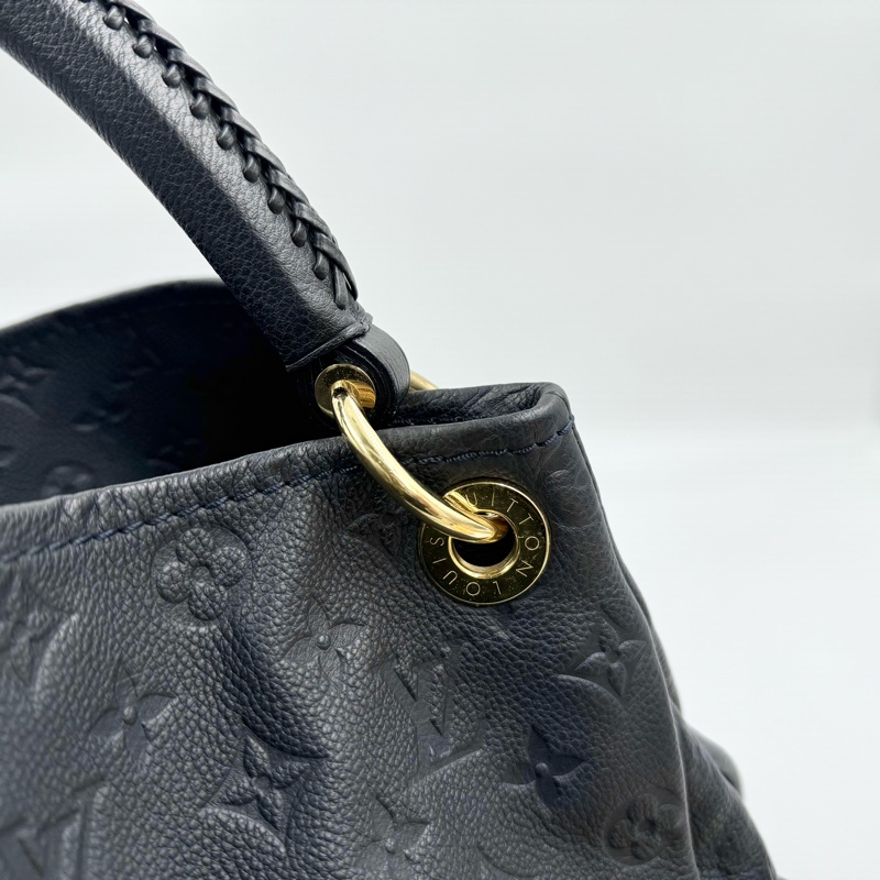 LV夜黑藍牛皮壓紋金釦MM手提棍把包M93448-12