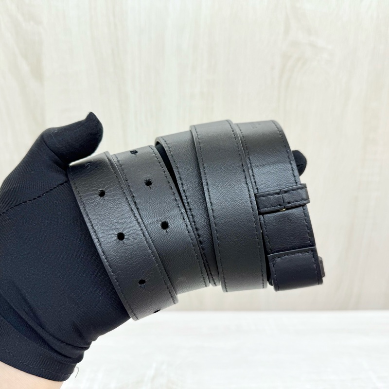 BV黑色羊皮6格CASSETTE編織斜背腰包-9