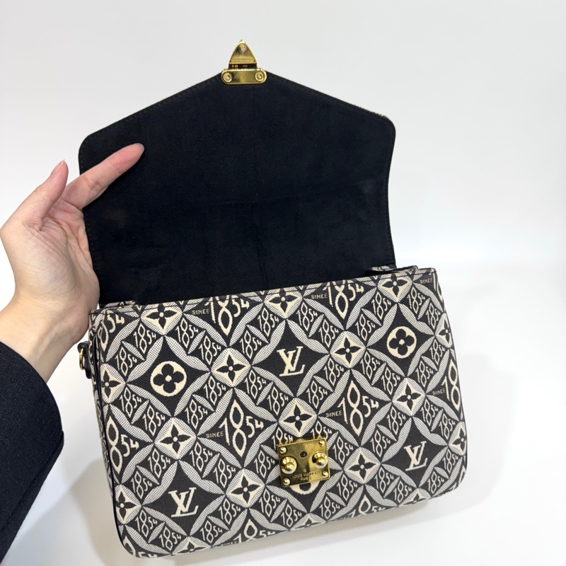 🧳路易威登郵差包LV黑色緹花布Since1854郵差包 M57272-8