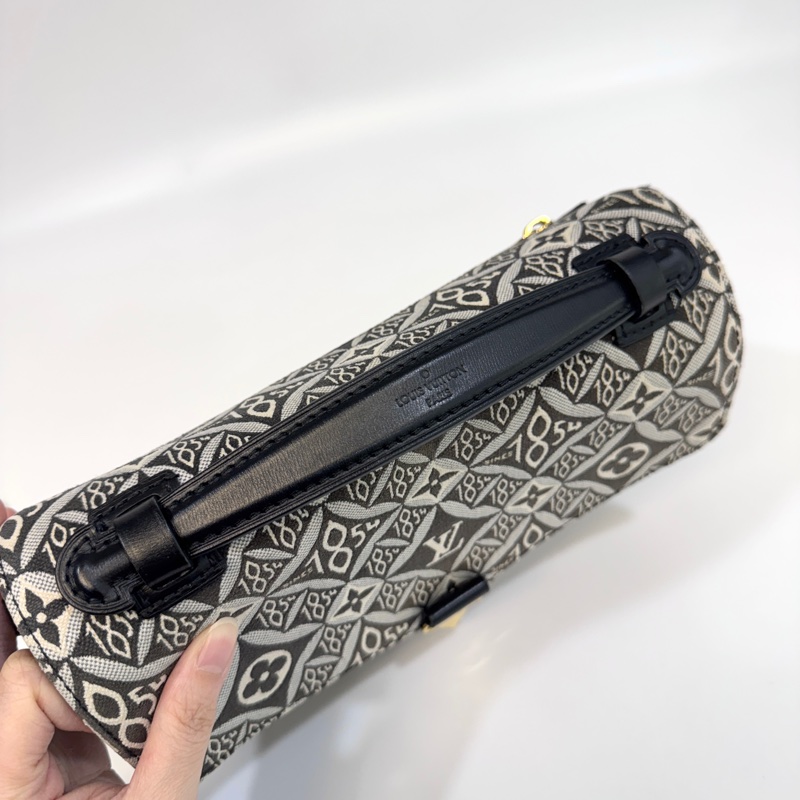 🧳路易威登郵差包LV黑色緹花布Since1854郵差包 M57272-10