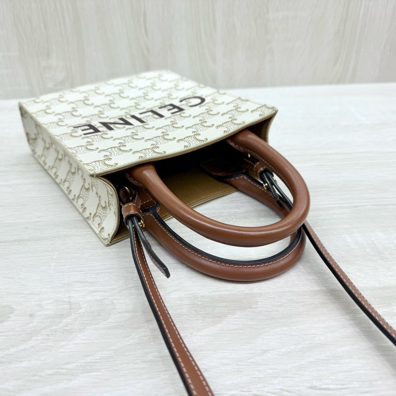 CELINE白色凱旋門老花TRIOMPHE拚咖牛皮手提側背琴譜包-7