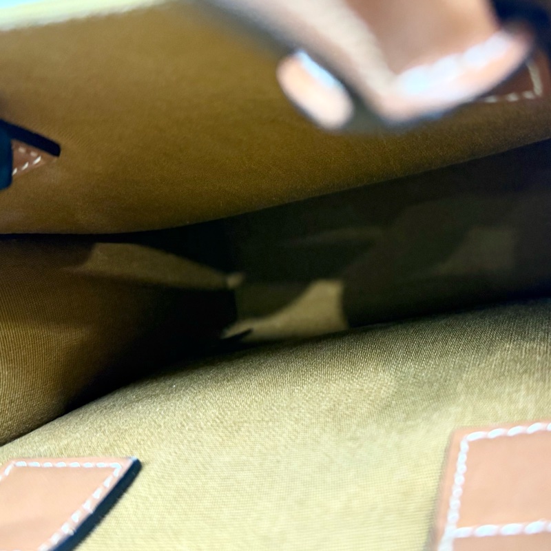 CELINE白色凱旋門老花TRIOMPHE拚咖牛皮手提側背琴譜包-11