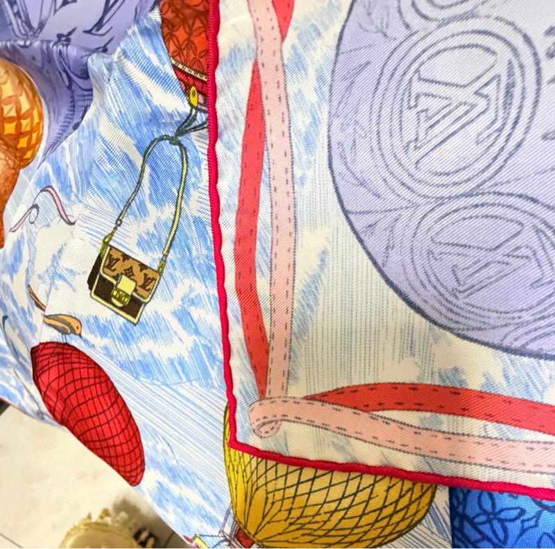 LV 繽紛熱氣球90*90絲巾(藍)-5