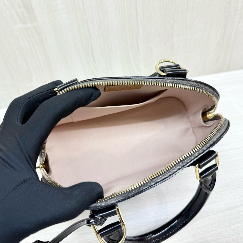 LV黑色漆皮金釦ALMA BB手提肩背包 M91678-7