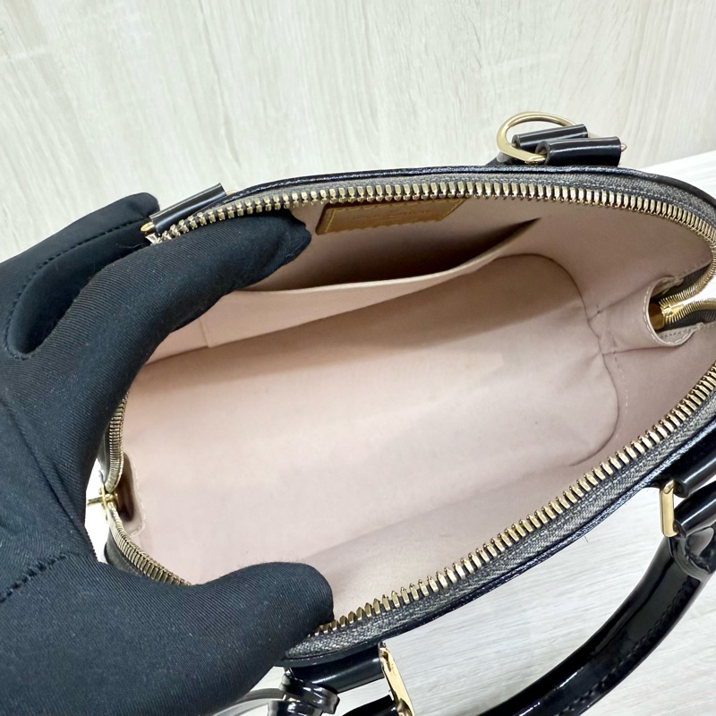LV黑色漆皮金釦ALMA BB手提肩背包 M91678-8