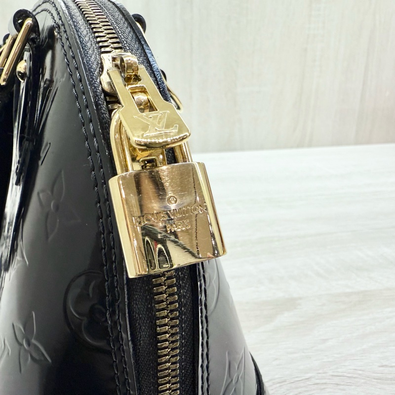 LV黑色漆皮金釦ALMA BB手提肩背包 M91678-10