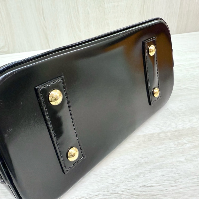 LV黑色漆皮金釦ALMA BB手提肩背包 M91678-11