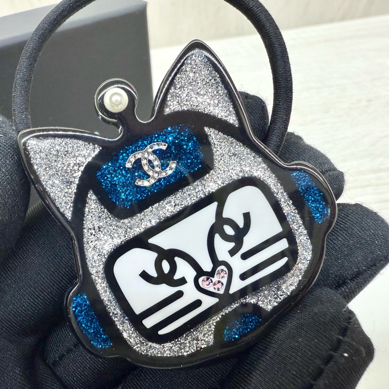 CHANEL銀藍拚色機器貓造型髮圈/A89419-4