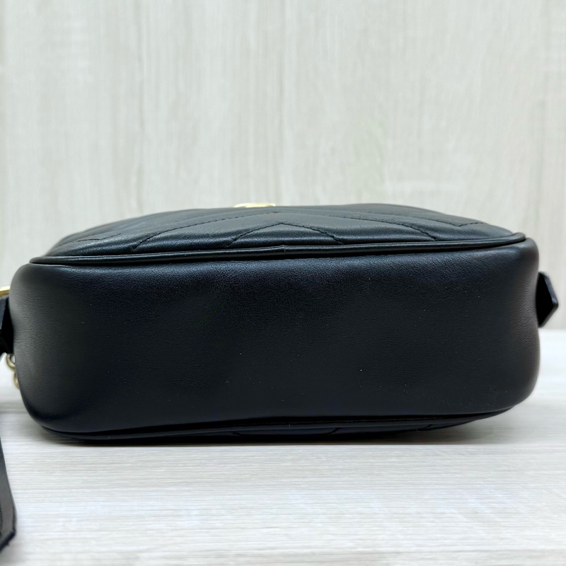 GUCCI黑色牛皮金釦馬孟拉鍊18CM相機包-11