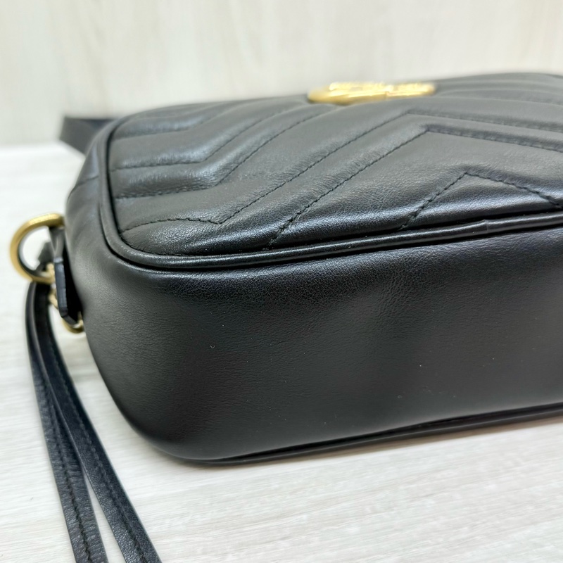 GUCCI黑色牛皮金釦馬孟拉鍊18CM相機包-12