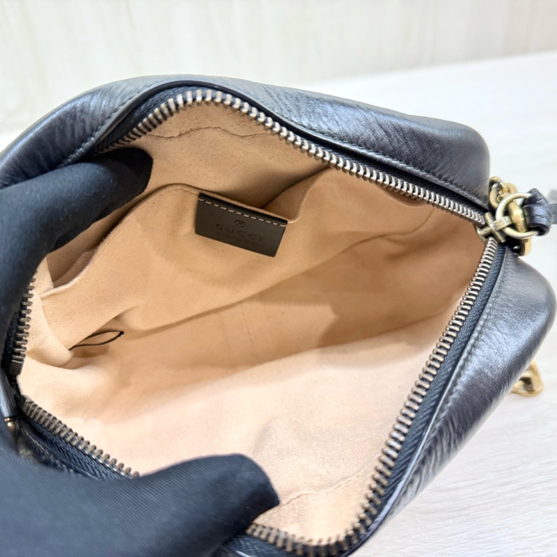 GUCCI黑色牛皮金釦馬孟拉鍊18CM相機包-16