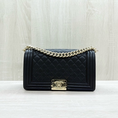 CHANEL黑色荔枝皮亮金釦BOY25/A67086