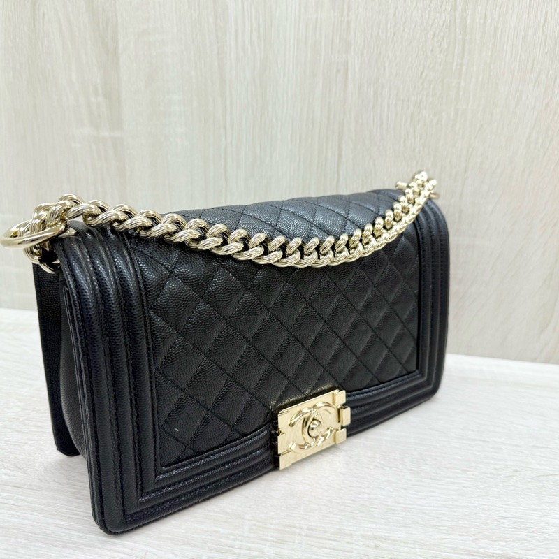 CHANEL黑色荔枝皮亮金釦BOY25/A67086-4