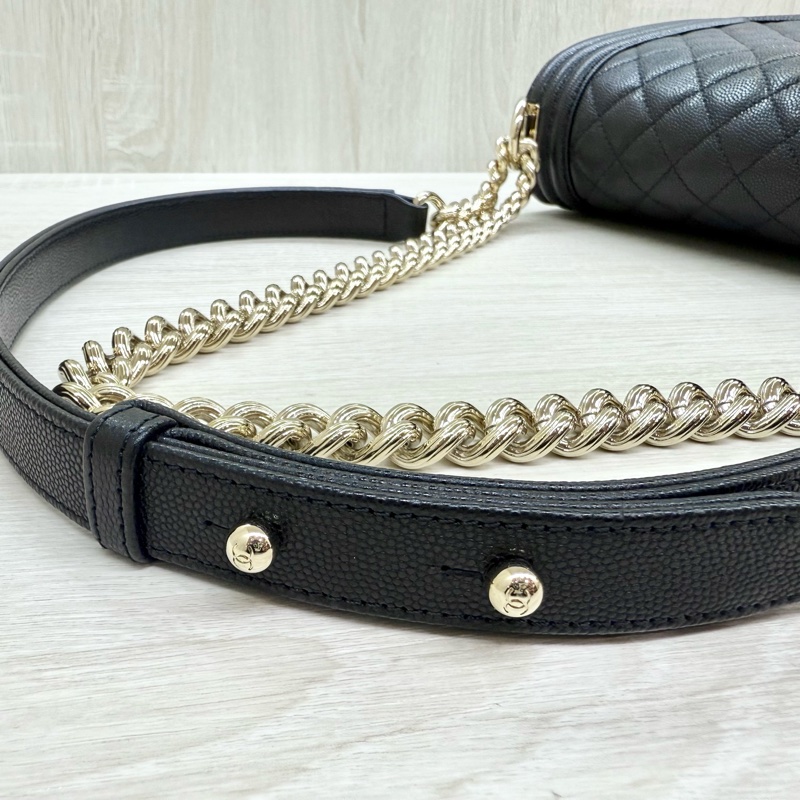 CHANEL黑色荔枝皮亮金釦BOY25/A67086-11