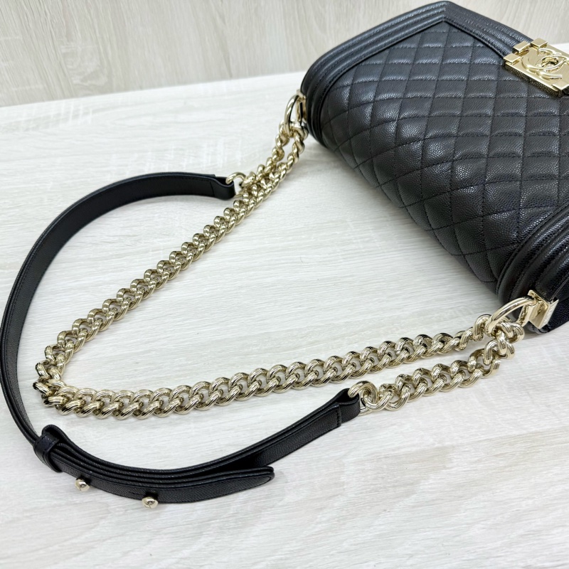 CHANEL黑色荔枝皮亮金釦BOY25/A67086-13