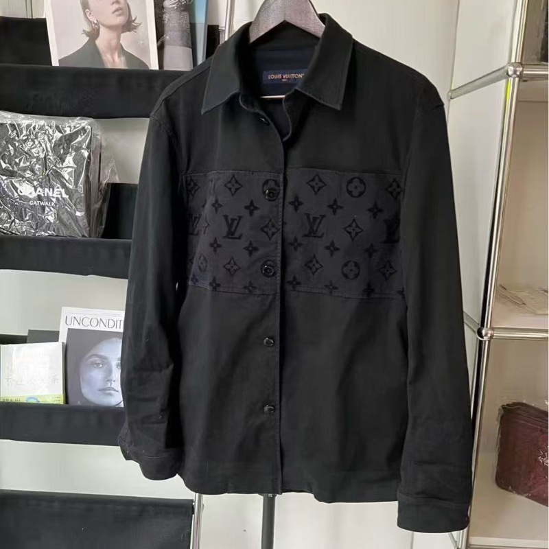 二手 路易威登/Louis Vuitton植絨印花夾克外套，尺寸：xs （可以當做襯衫穿 瘦一點的男生也可以）-0