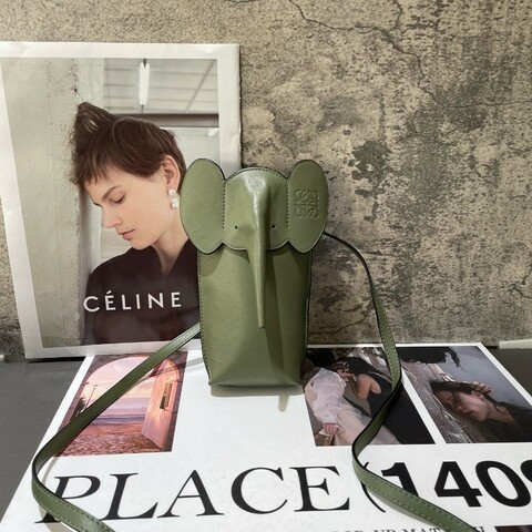 LOEWE 小象造型Anagram綠色 手機包 斜背包