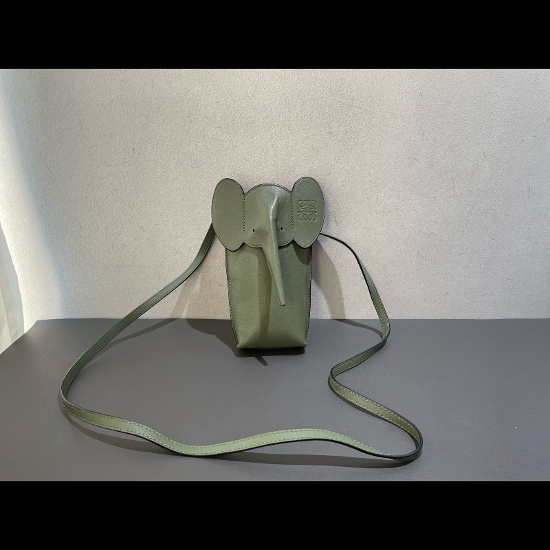 LOEWE 小象造型Anagram綠色 手機包 斜背包-4