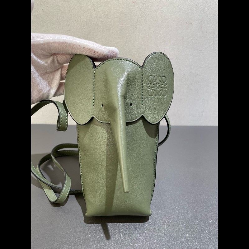 LOEWE 小象造型Anagram綠色 手機包 斜背包-5