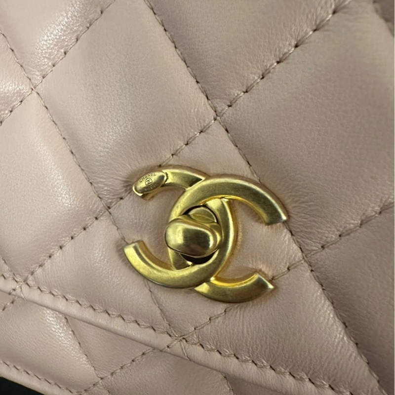 Chanel woc 斜背包 淡粉色 菱格紋小羊皮-山茶花調節扣-4