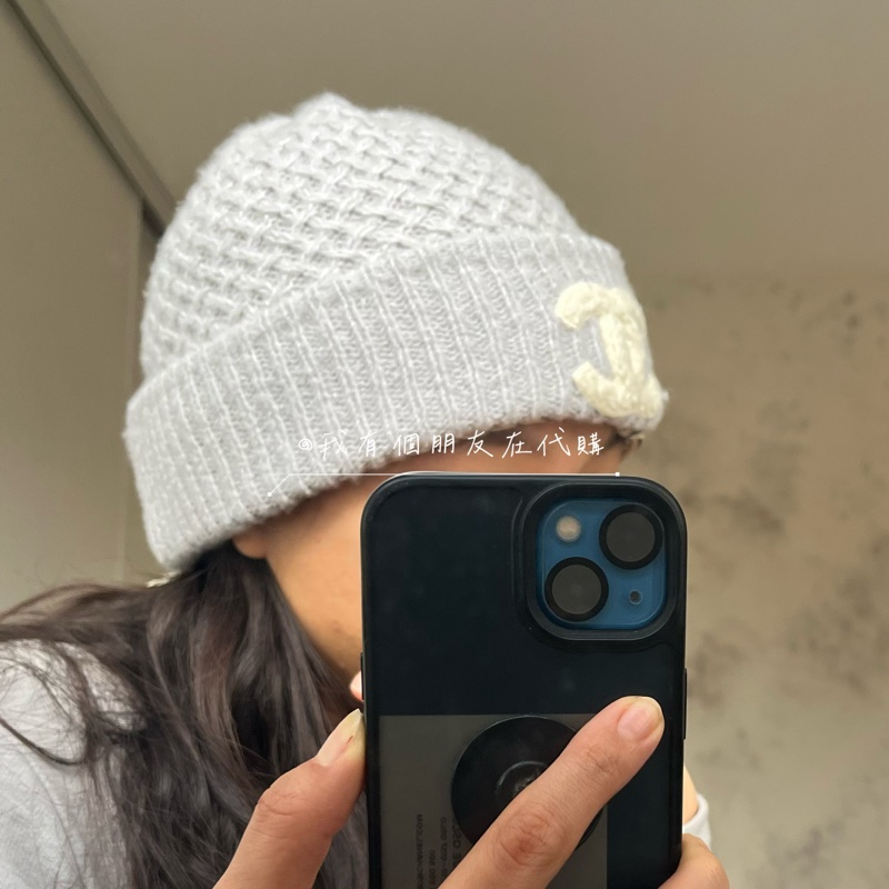 《我有個朋友在代購》CHANEL 灰色羊絨毛帽-5
