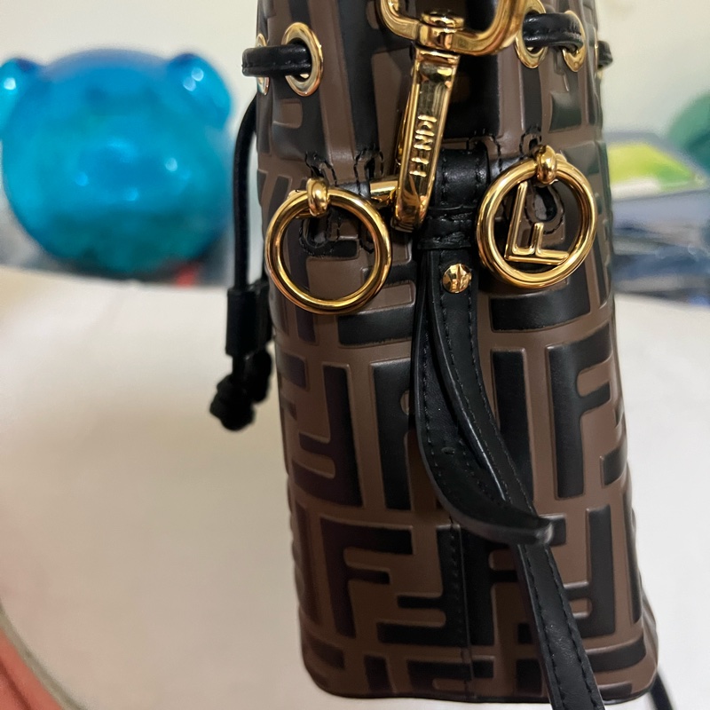 FENDI老花水桶包-9