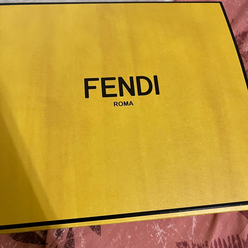 FENDI老花水桶包-11