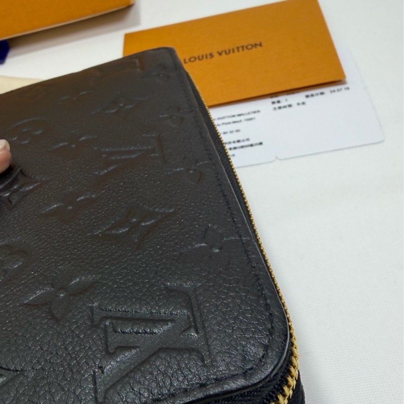 L v黑色全皮壓紋拉鏈長夾 m61864-13