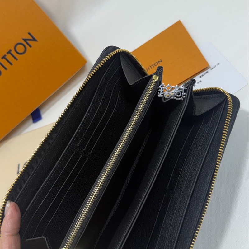 L v黑色全皮壓紋拉鏈長夾 m61864-29