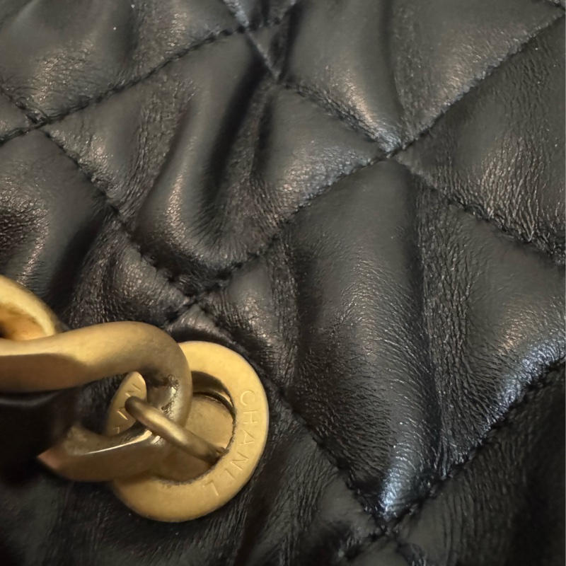 Chanel黑金鏈條羊皮背包-11