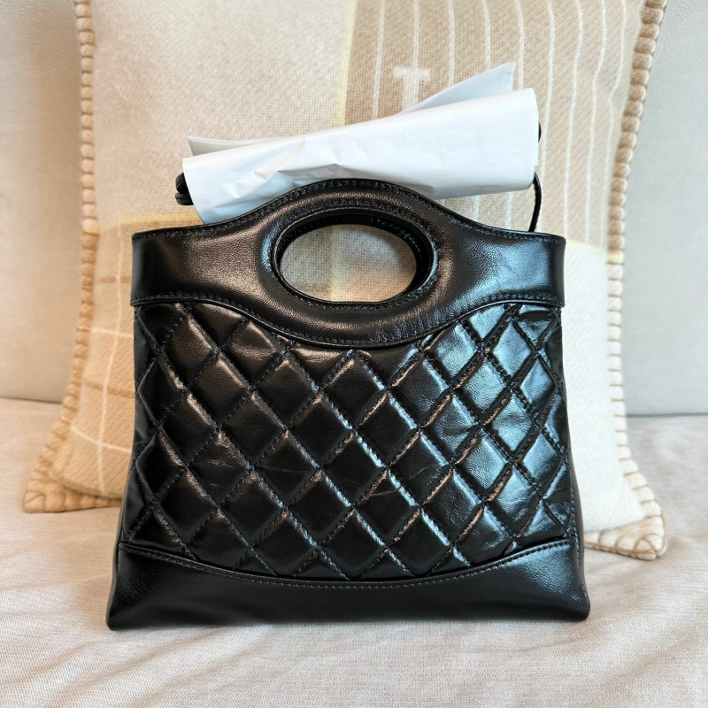 CHANEL 香奈兒 31 迷你斜背包，附晶片，黑色金色 AS4133-3