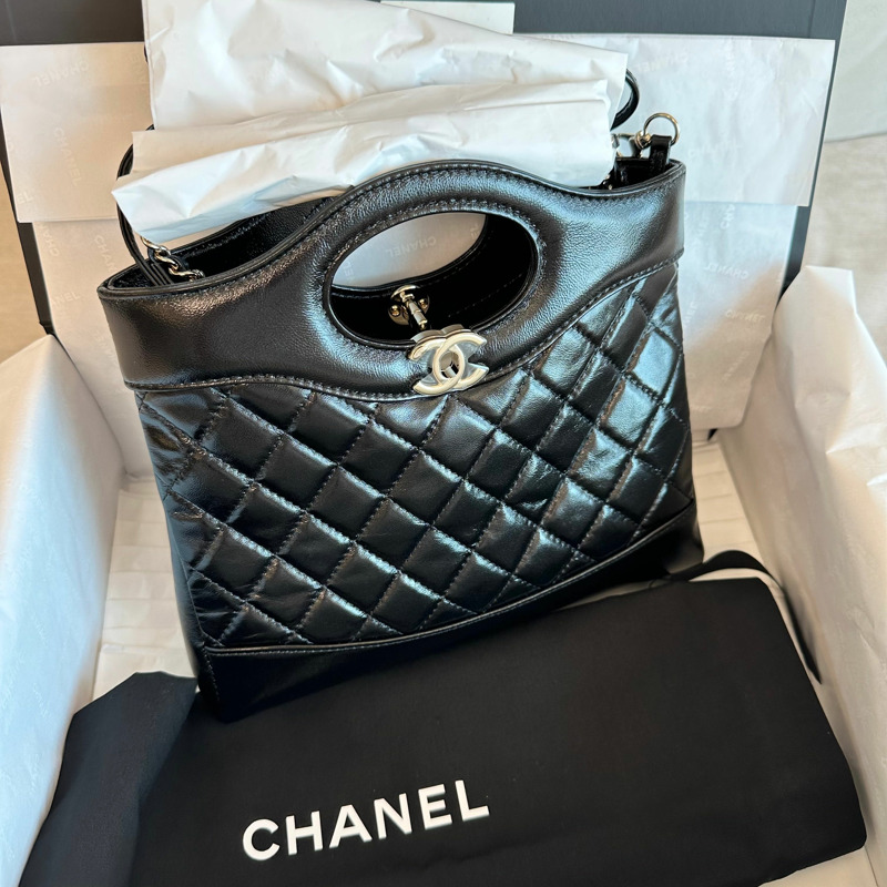 CHANEL 香奈兒 31 迷你斜背包，附晶片，黑色金色 AS4133-5