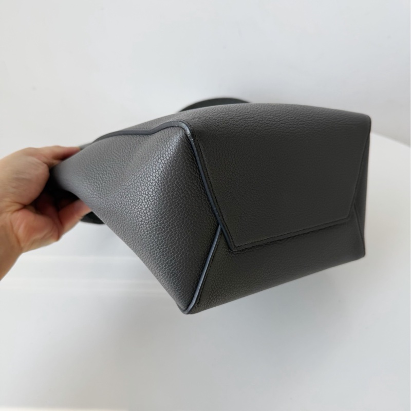 Celine賽琳Sangle Bucket純灰色牛皮單肩包水桶包-8