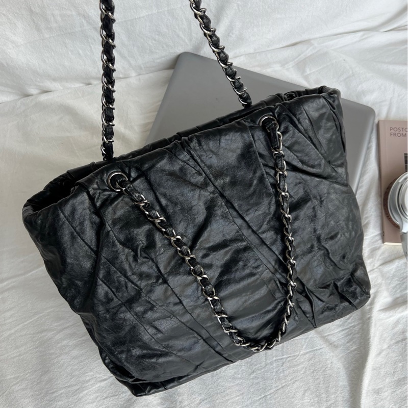 chanel黑銀油蠟皮褶皺購物袋-7