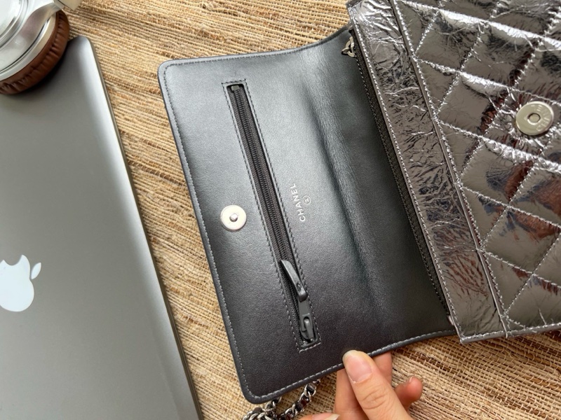 chanel太空銀圓環褶皺woc鏈條包-12