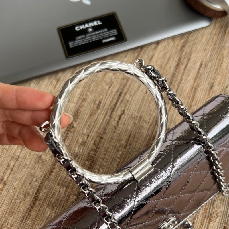 chanel太空銀圓環褶皺woc鏈條包-14