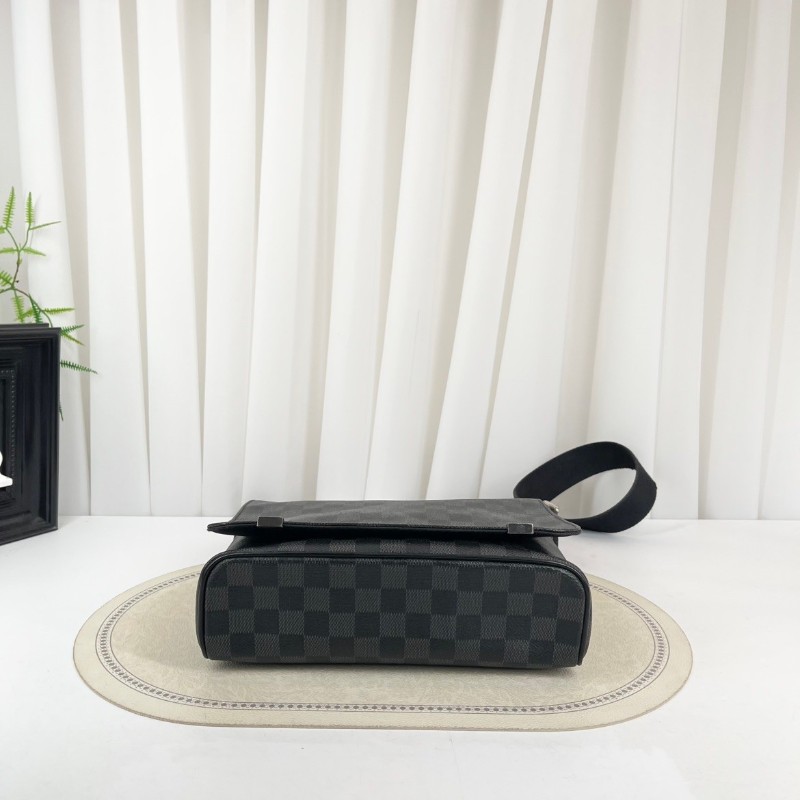 LV路易威登 黑色棋盤格男士單肩包 經典郵差包-2