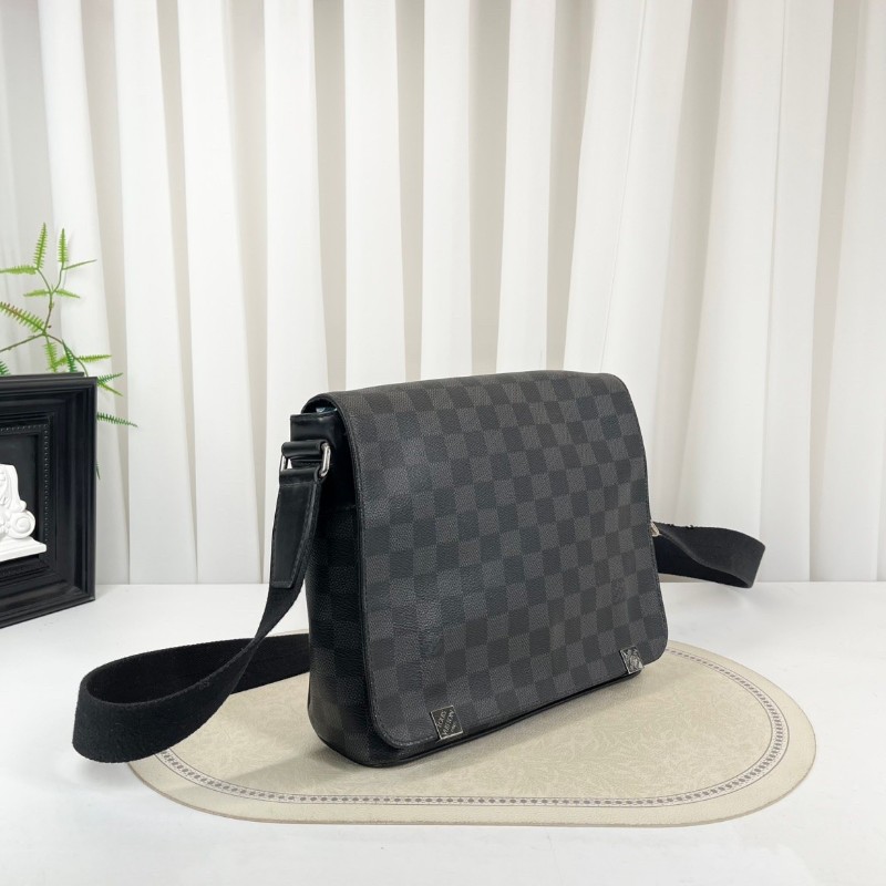 LV路易威登 黑色棋盤格男士單肩包 經典郵差包-3