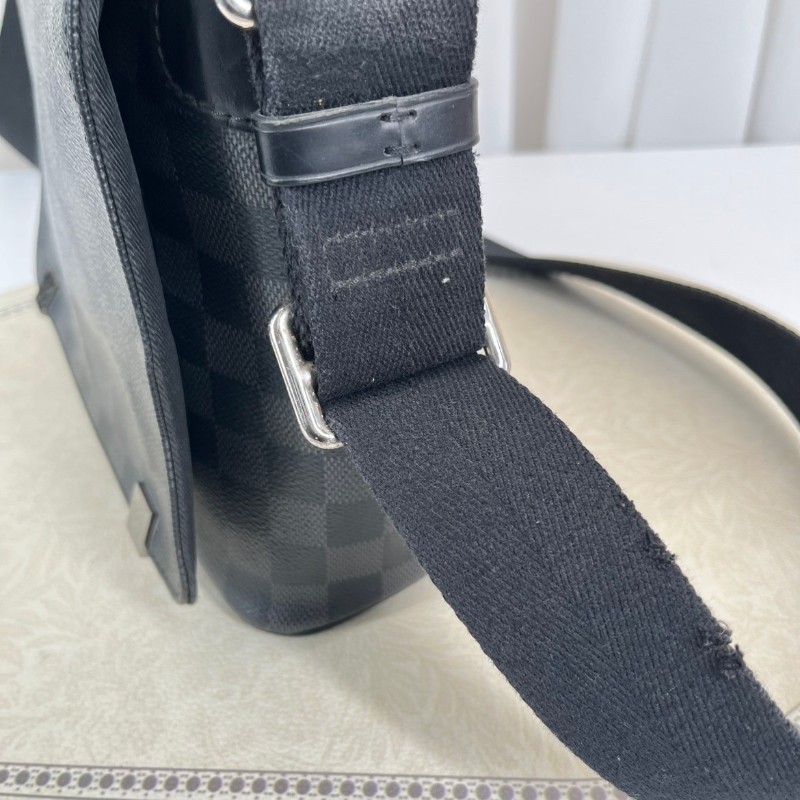 LV路易威登 黑色棋盤格男士單肩包 經典郵差包-8