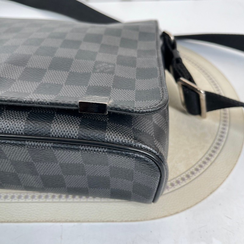LV路易威登 黑色棋盤格男士單肩包 經典郵差包-16