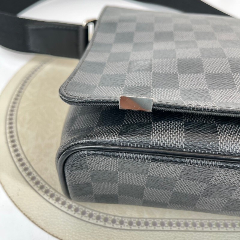 LV路易威登 黑色棋盤格男士單肩包 經典郵差包-17