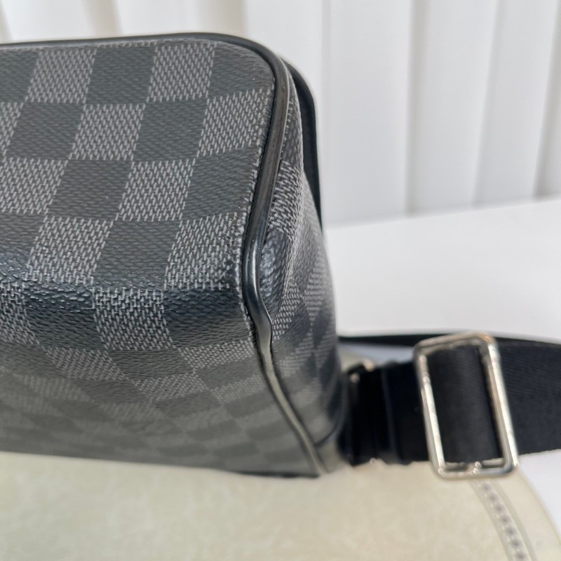 LV路易威登 黑色棋盤格男士單肩包 經典郵差包-18