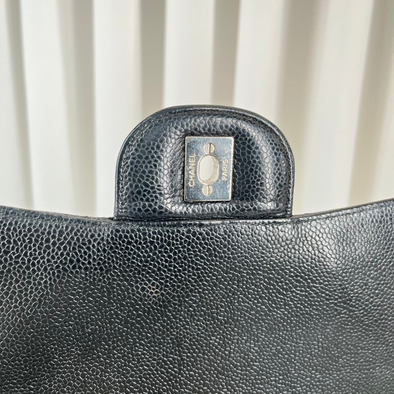 CHANEL Jumbo Classic Flap CF 經典菱格皮穿鏈鏈條銀扣顆粒壓花 牛皮拼銀色金屬 口蓋包-24